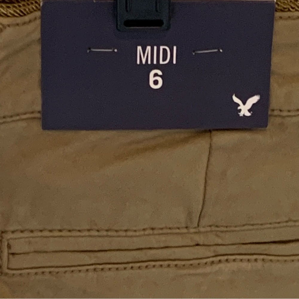 *NWT* American Eagle Outfitters (AEO) Midi Shorts - Picture 6 of 8